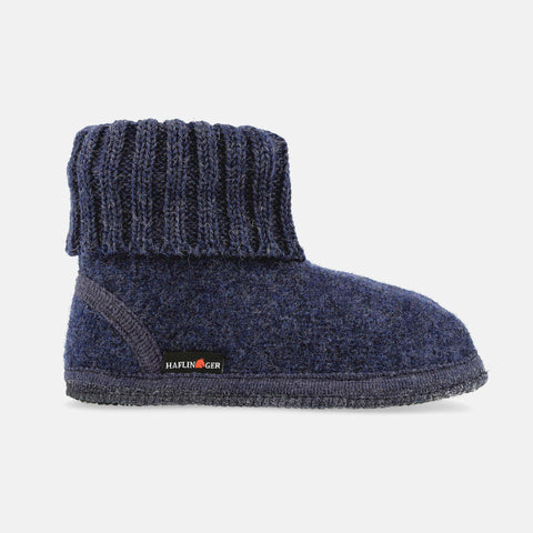 Haflinger Hüttenschuh Karl in Blau (Jeans) aus reiner Schurwolle mit Latex beschichteter Filzsohle Seitenansicht