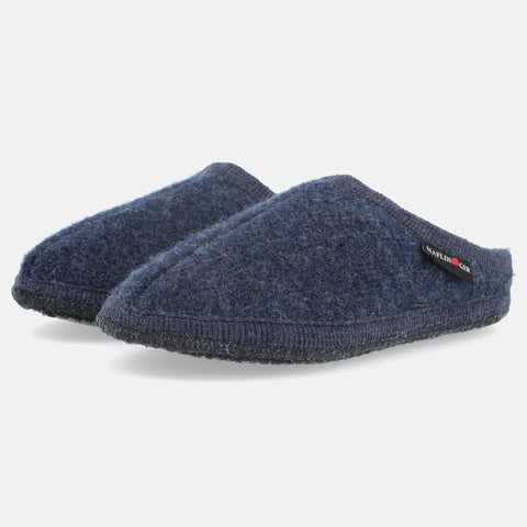 Haflinger Pantoffel Alaska in Blau (Jeans) aus Walkstoff mit Filzsohle Seitenansicht