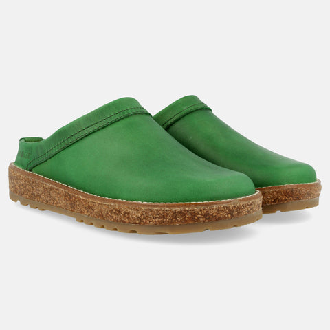 Haflinger Lederclog Travel Classic in Grün (Green) aus Leder mit weichem Fußbett perfekt für drinnen und draußen Seitenansicht
